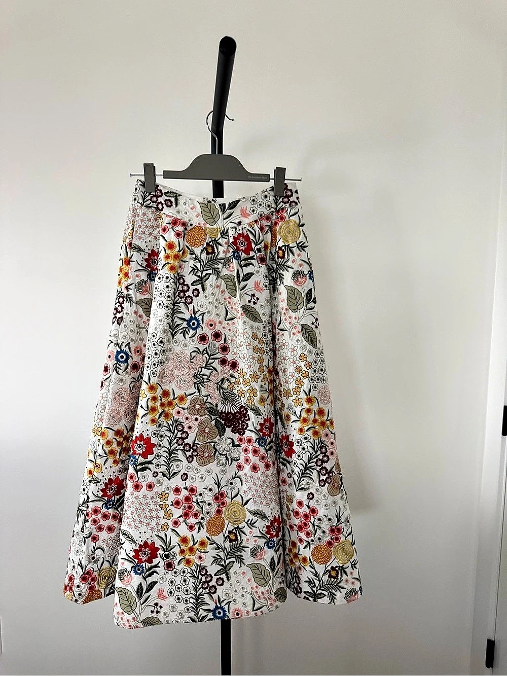 Alice + Olivia Earla Flare Midi Skirt Floral with Matching Halter Top